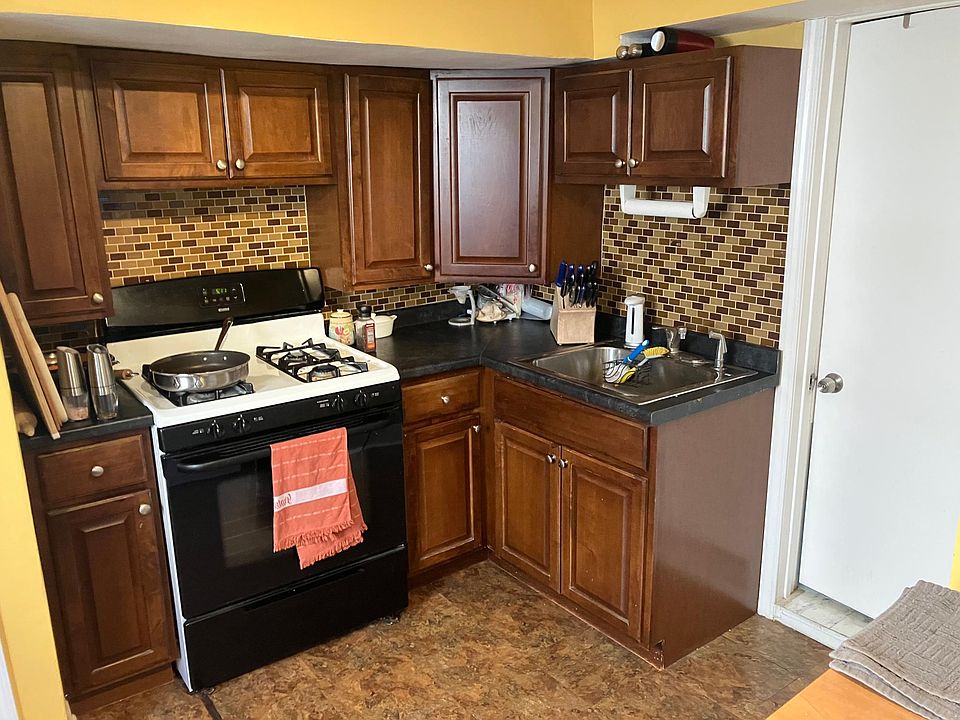 2nd image of 1733 W Superior St #3