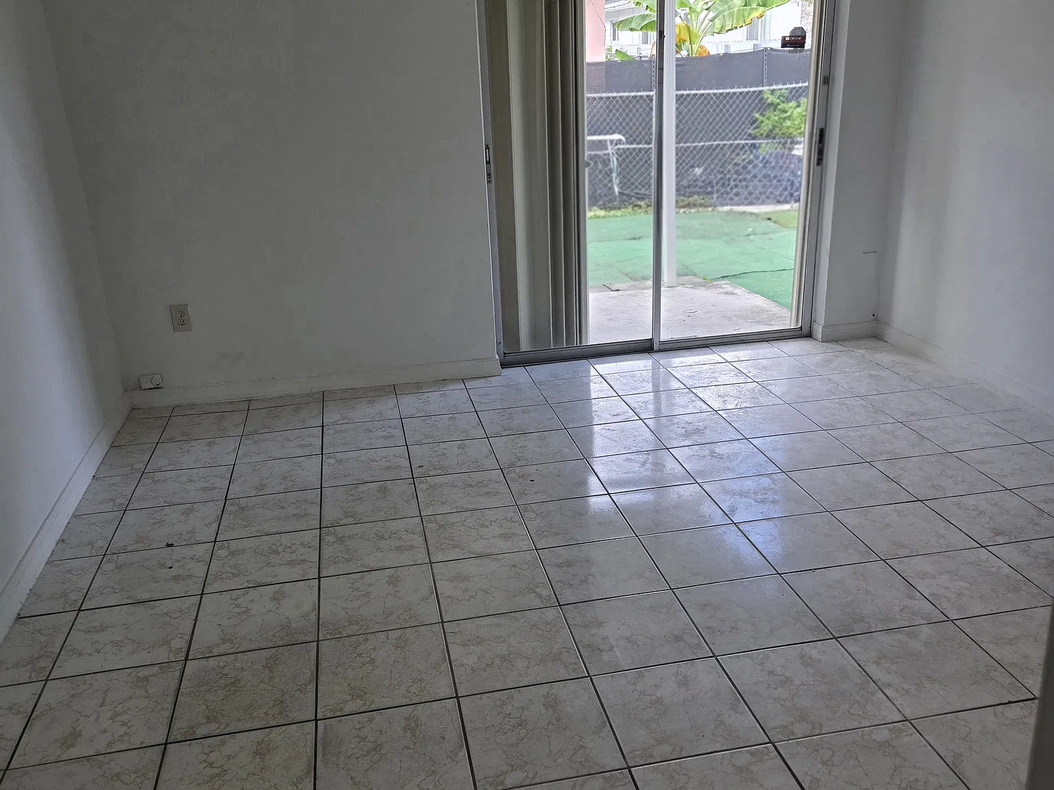 3 bed, 1000 sqft, $2,800 — Photo 4