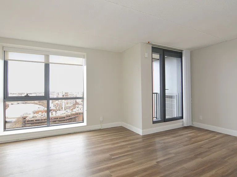 808-812 Memorial Drive II — Photo 15