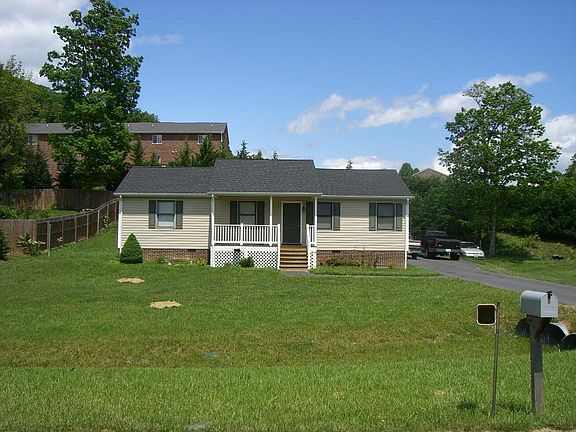 3rd image of 322 Round Hill Dr