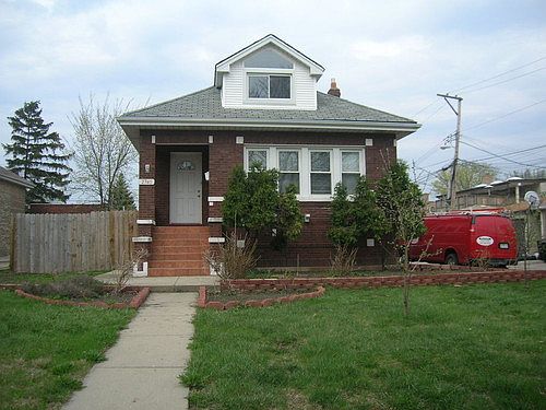 1st image of 2740 N Sayre Ave