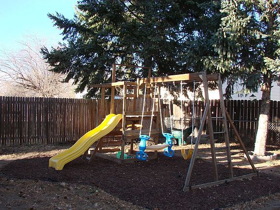 Play set stays