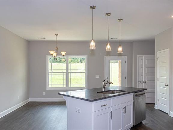 5th image of 11 Vineyard Dr
