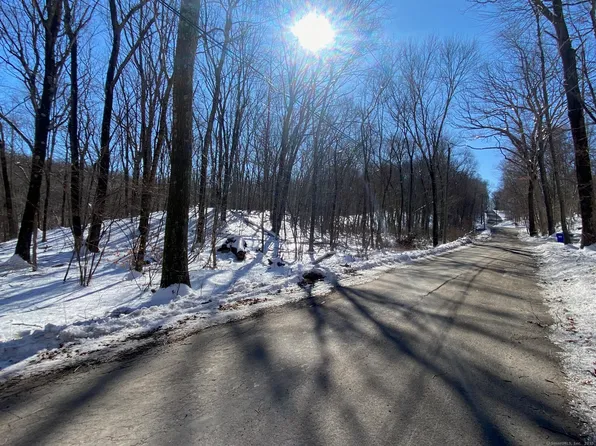 Larkey Road, Oxford, CT 06478