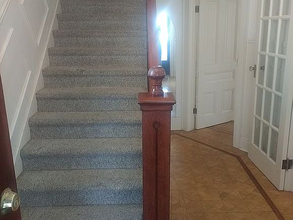 3rd image of 209 Cherry St