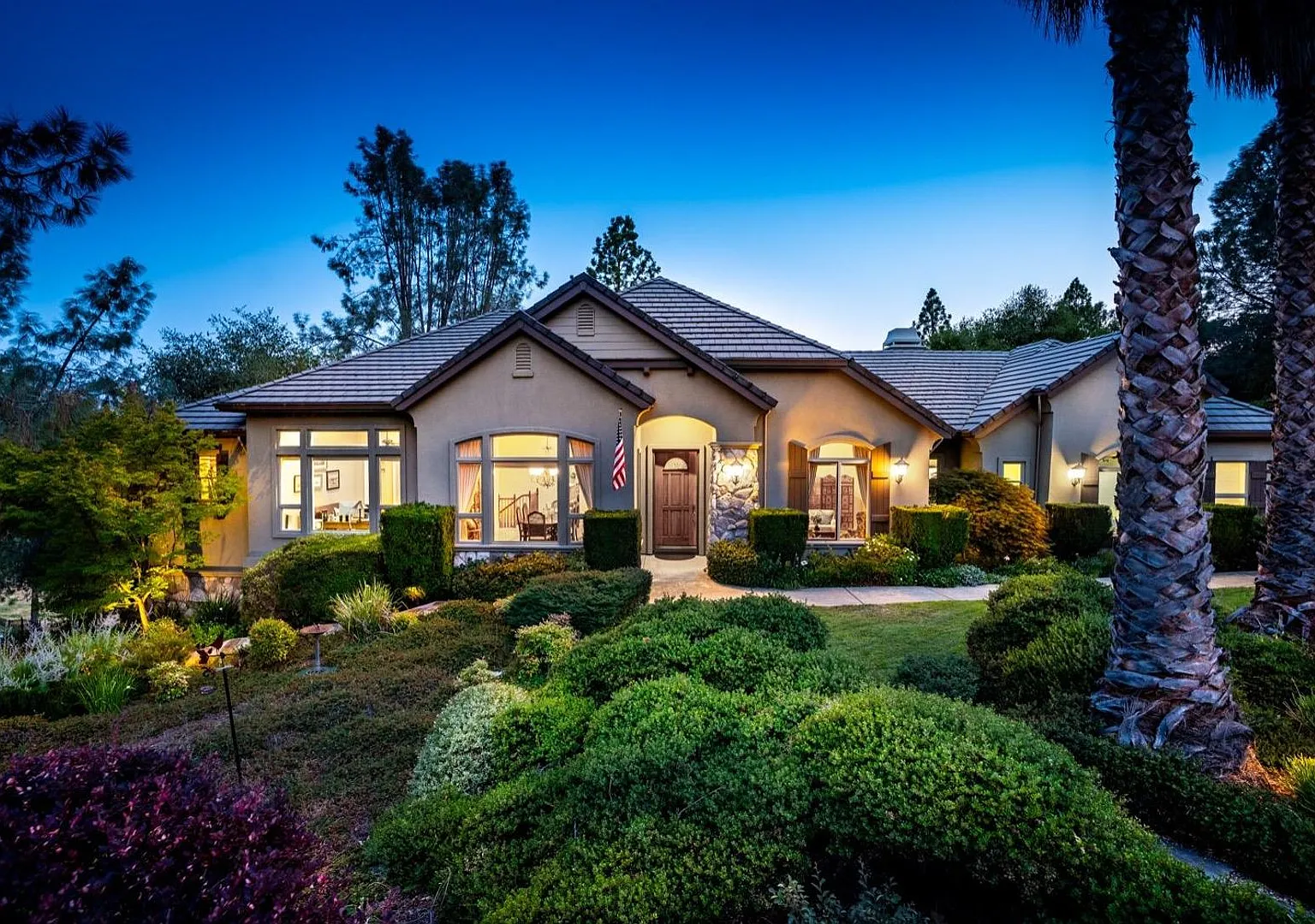 Stunning 4-Bedroom Home in Prestigious Winchester Country Club Community — Photo 2