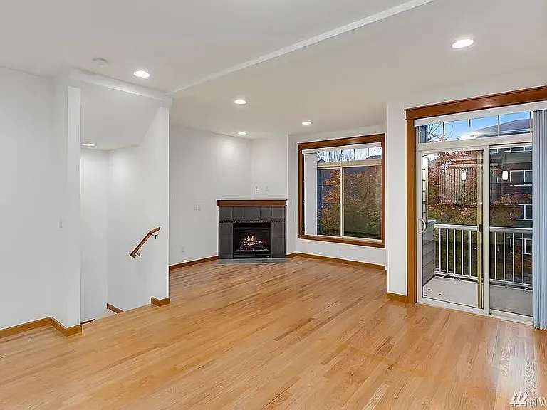 4312B 8th Ave NE — Photo 6