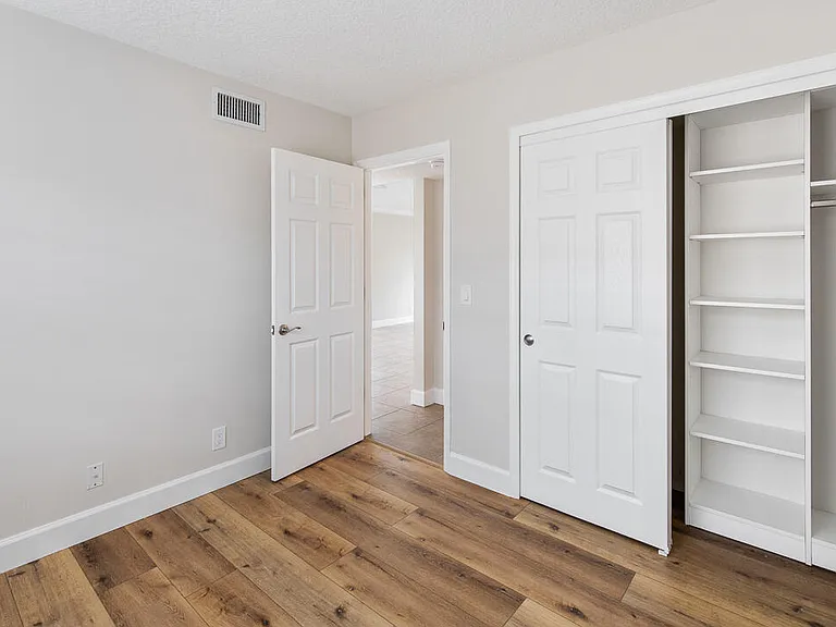 1060 Lake Shore Dr #201 — Photo 32