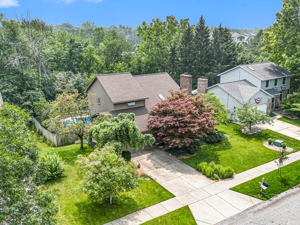 4770 E Meadows Dr SE, Kentwood, MI 49546