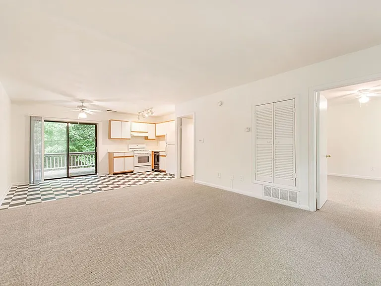 Springdale Apartments — Photo 12