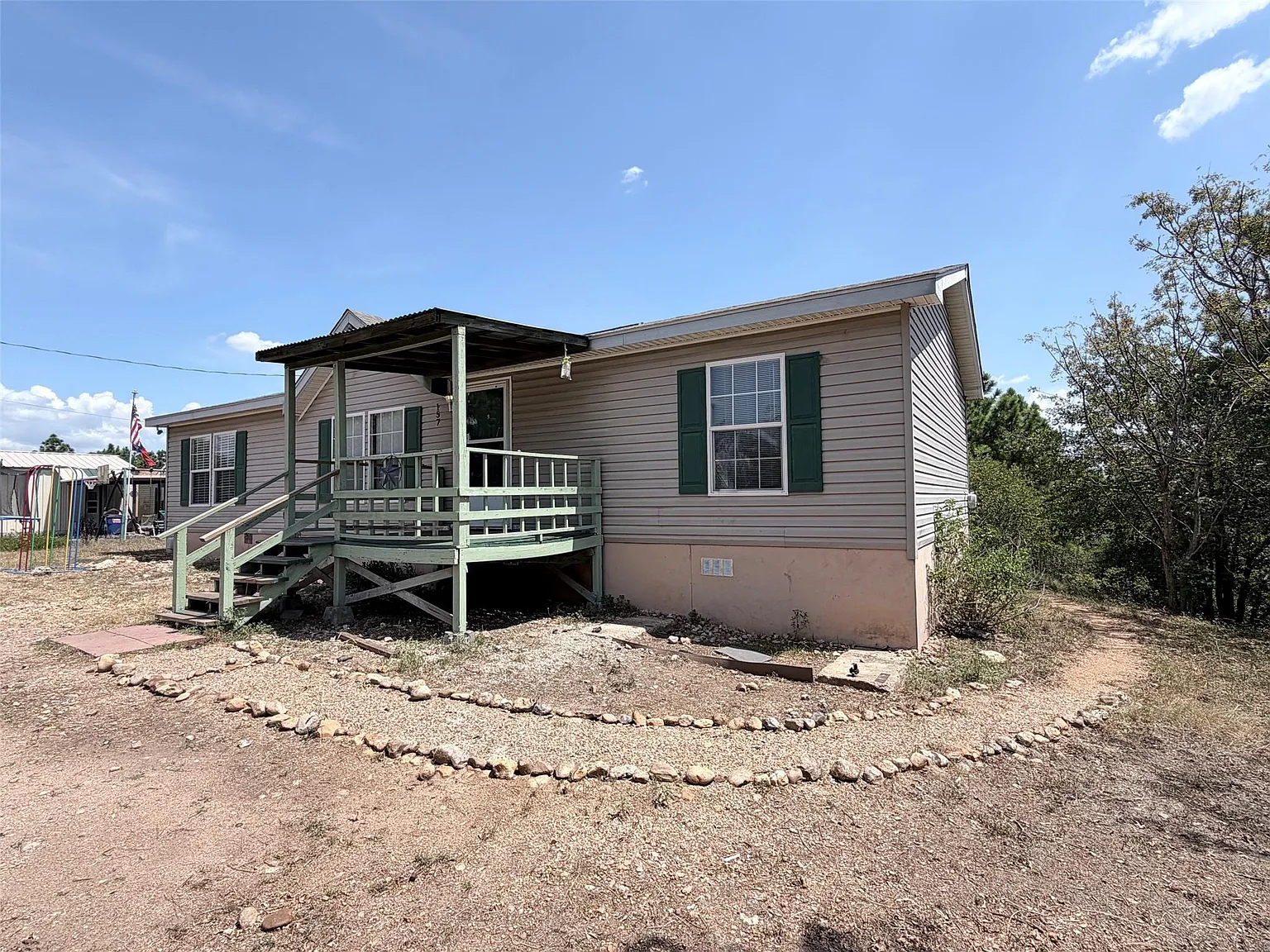 3 bed, 2.0 bath, 1196 sqft, $1,550 — Photo 2