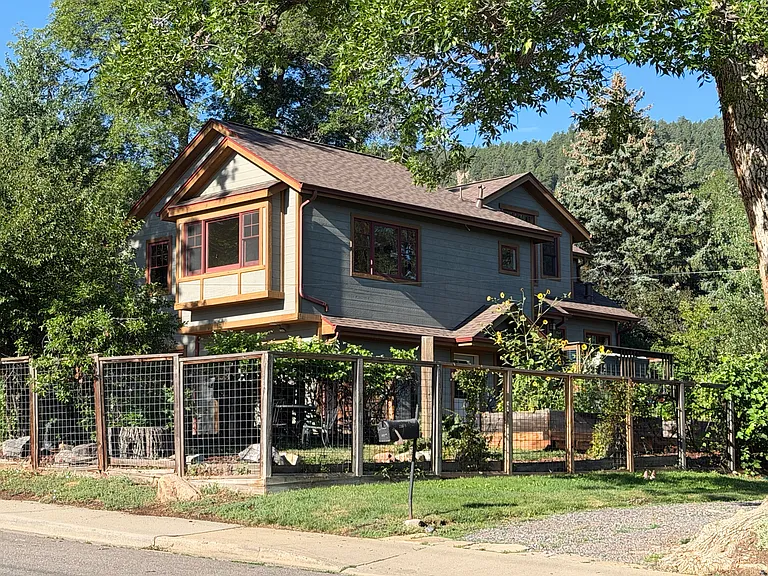 651 College Ave — Photo 4