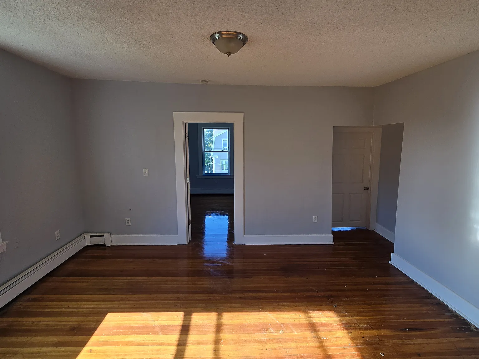 4 bed, 1400 sqft, $2,150 — Photo 2