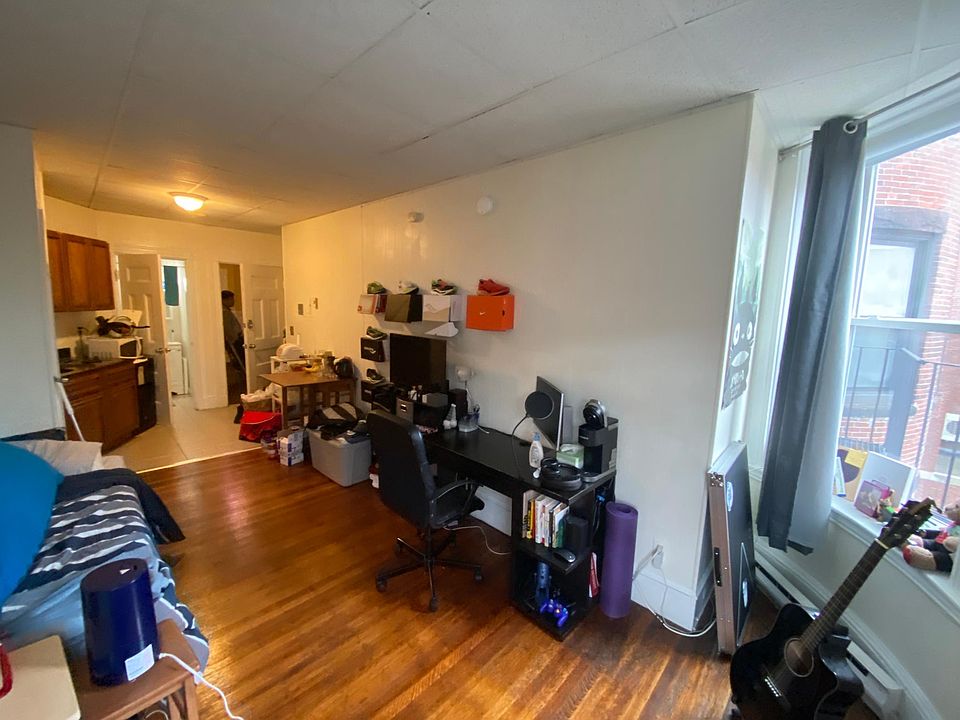 2nd image of 868A Beacon St #9
