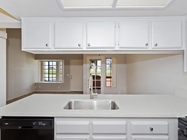 711 W Stetson Ave, Hemet, CA 92543