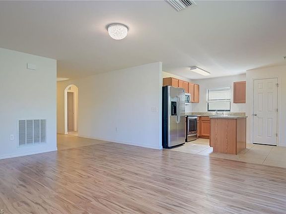 4th image of 313 Shadow Lakes DR