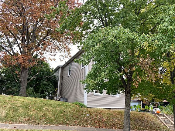 2nd image of 3647 Robert Ave