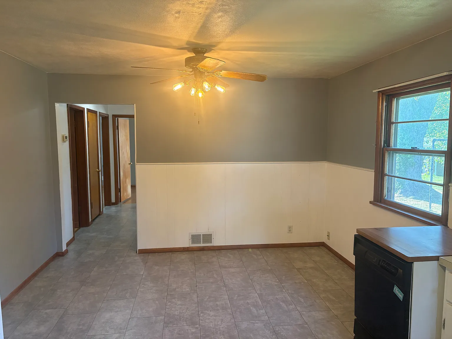 3 bed, 1100 sqft, $1,600 — Photo 4