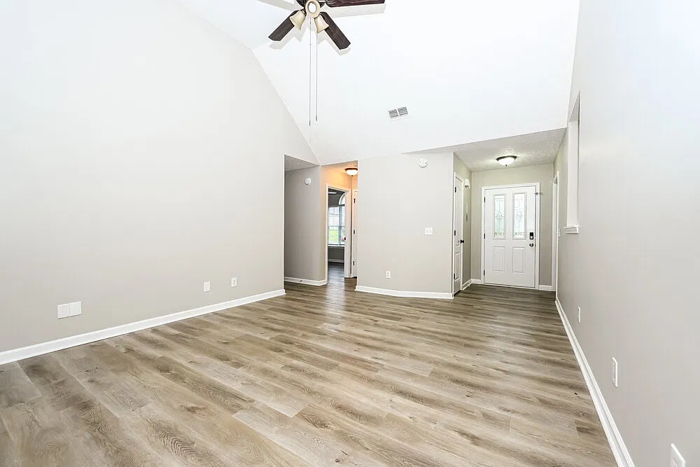 3 bed, 2.0 bath, 1800 sqft, $2,300 — Photo 4