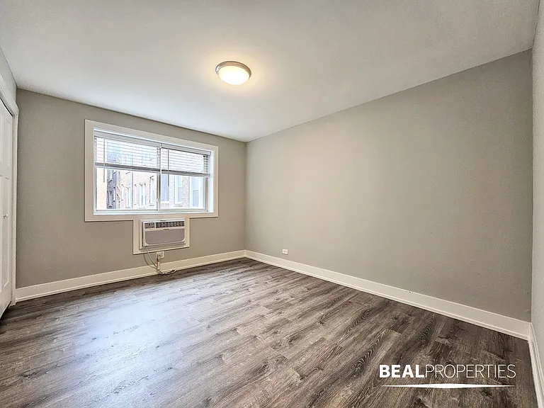 530 W Surf — Photo 121
