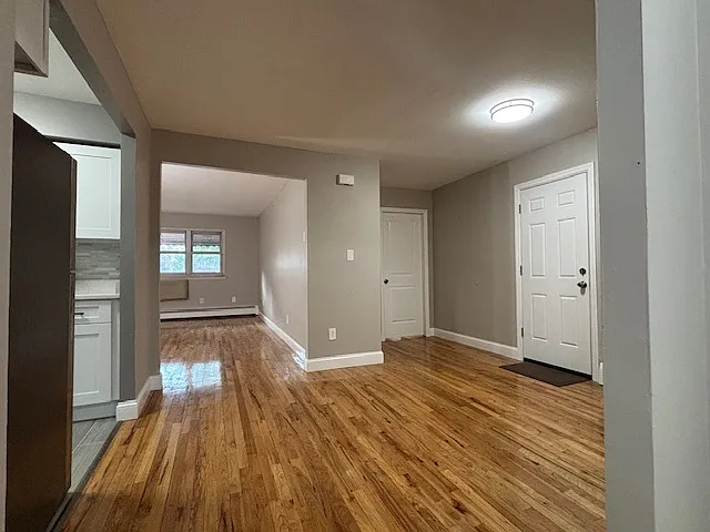 3 bed, 1200 sqft, $3,200 — Photo 2