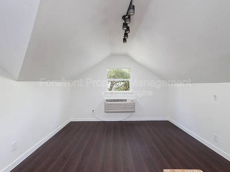 418 W Rosewood Ave — Photo 13
