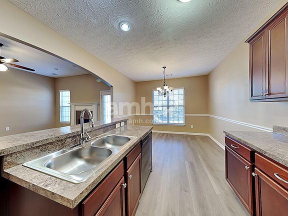 3rd image of 115 Otter Glenn Dr