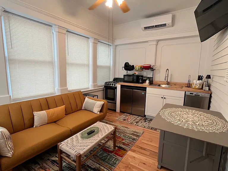 131 Oviedo St #1B — Photo 2