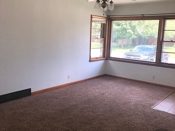 2nd image of 2221 E Florida St