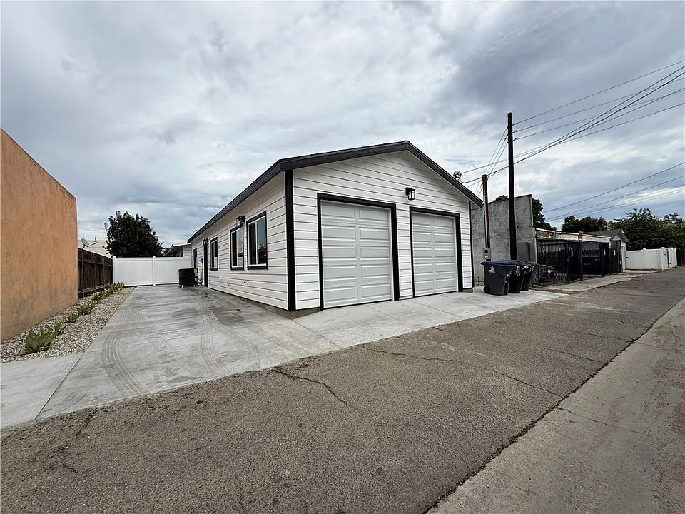 323 S Kroeger St #B