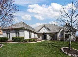 5399 S Pointe Ct, Long Grove, IL 60047