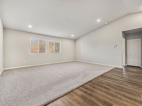 3rd image of 104 Iris Ct