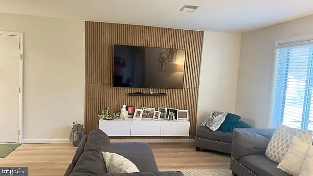 2 bed, 1040 sqft, $2,600 — Photo 3