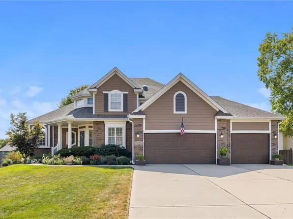 4120 SW Flintrock Dr, Lees Summit, MO 64082