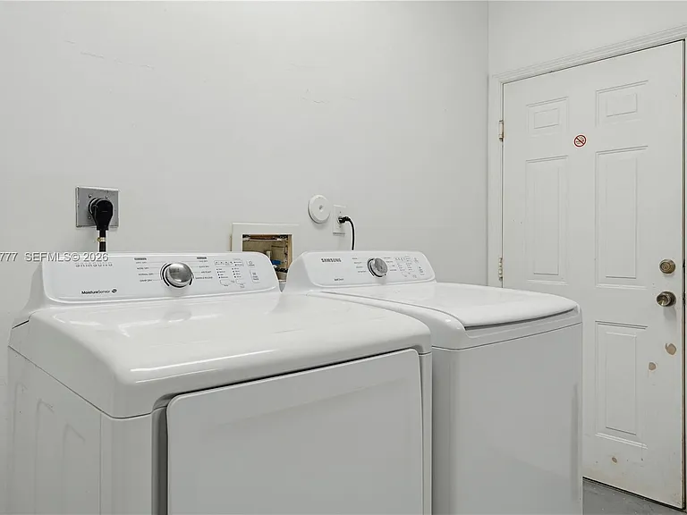 3393 NE 11th Dr #0 — Photo 7