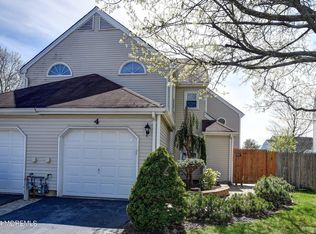 4 Cummings Ct, Freehold, NJ 07728