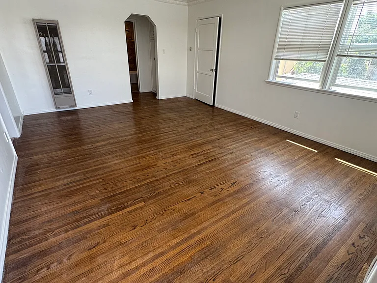 1225 S Fairfax Ave #6 — Photo 2