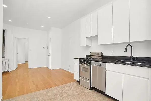 Rented by Mossanen Group | media 4