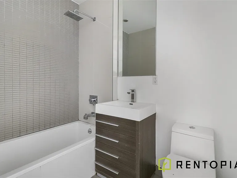 106 Meserole St #1B — Photo 7