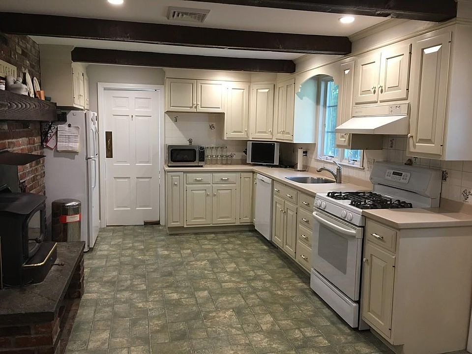 2nd image of 11 Harvest Ln