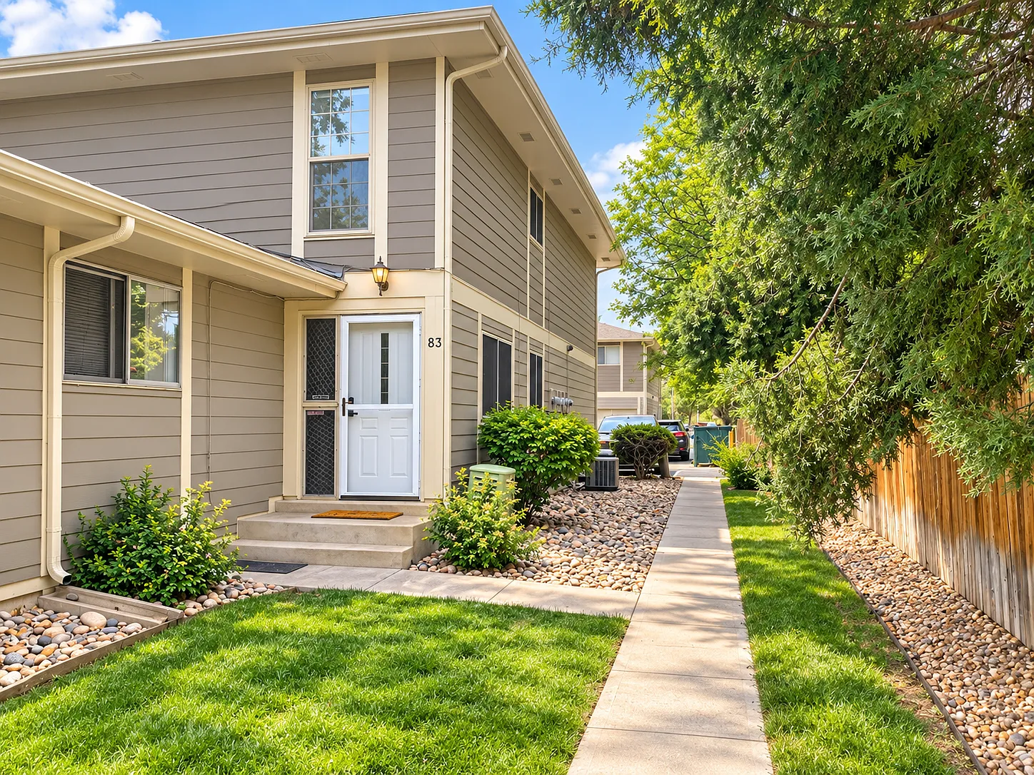 1250 S Monaco Pkwy — Photo 1
