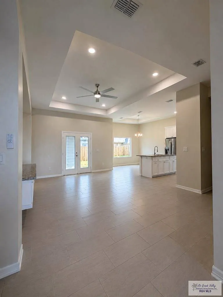 4 bed, 1844 sqft, $2,600 — Photo 2