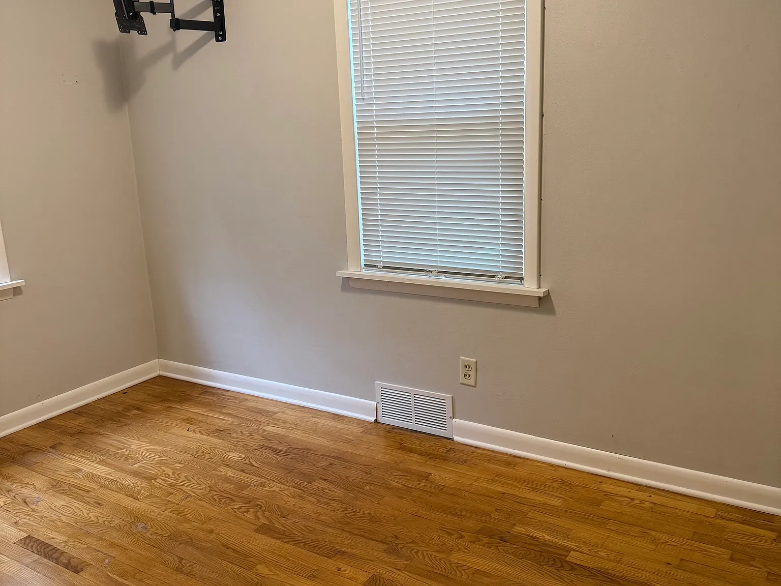4 bed, 1300 sqft, $1,900 — Photo 4