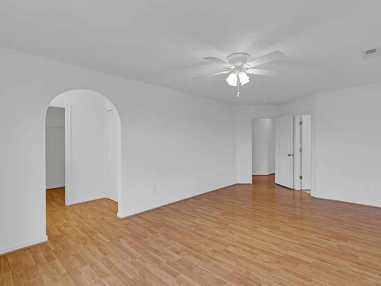 417 Belmont Cir — Photo 6