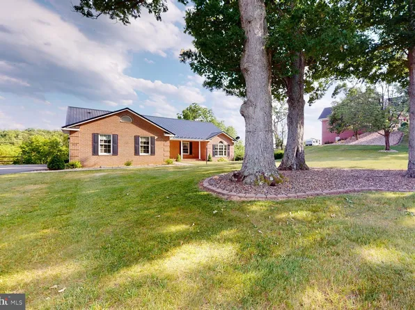 973 Point Dr, Petersburg, WV 26847