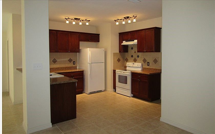 1st image of 1294 SW Newark Dr