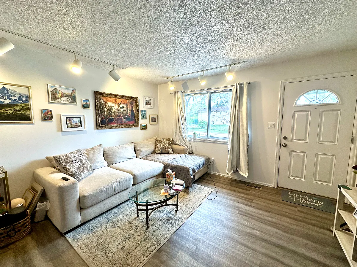 Upstairs Living Area - 4002 Shelley Ave