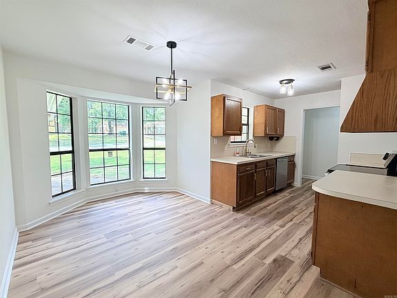 4th image of 15 Patrick Henry Dr