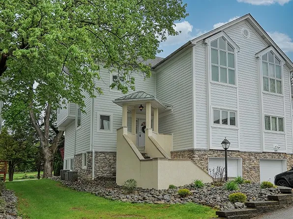 108 Saint Tropez Cir, Beaver Falls, PA 15010