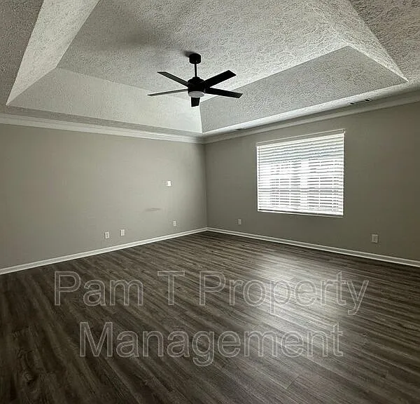 2411 E 39th St — Photo 27